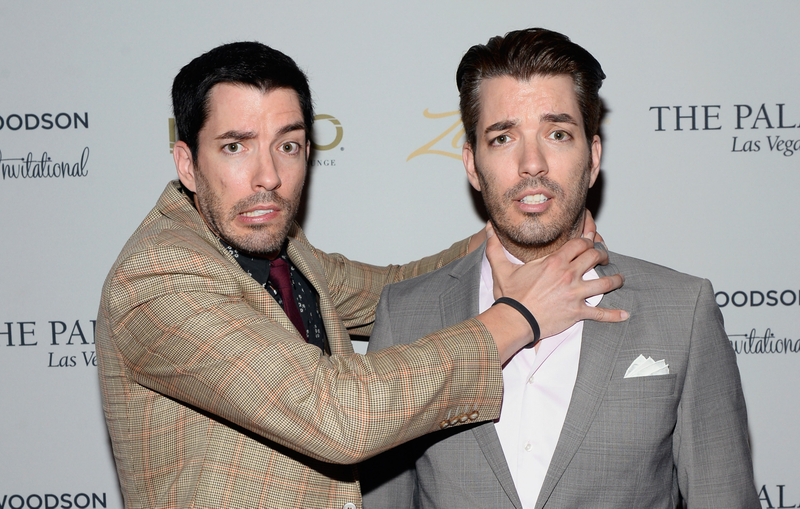 Illustration for article titled Photos of the Property Brothers Posing